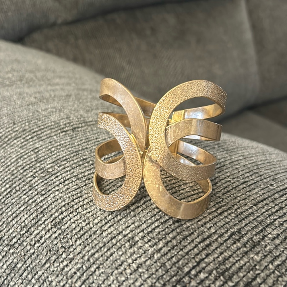 Gold chunky bracelet